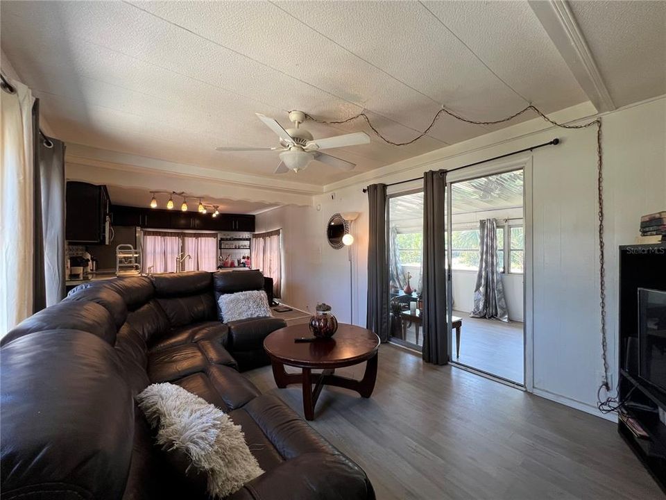 На продажу: $99,000 (3 спален, 2 ванн, 1238 Квадратных фут)