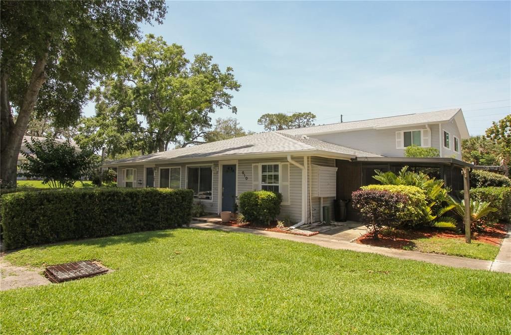 For Sale: $225,000 (2 beds, 2 baths, 912 Square Feet)