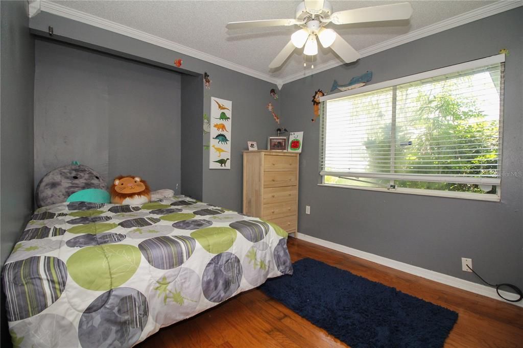 For Sale: $225,000 (2 beds, 2 baths, 912 Square Feet)