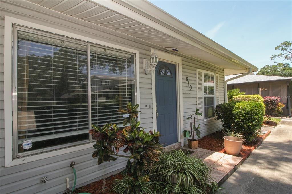 For Sale: $225,000 (2 beds, 2 baths, 912 Square Feet)