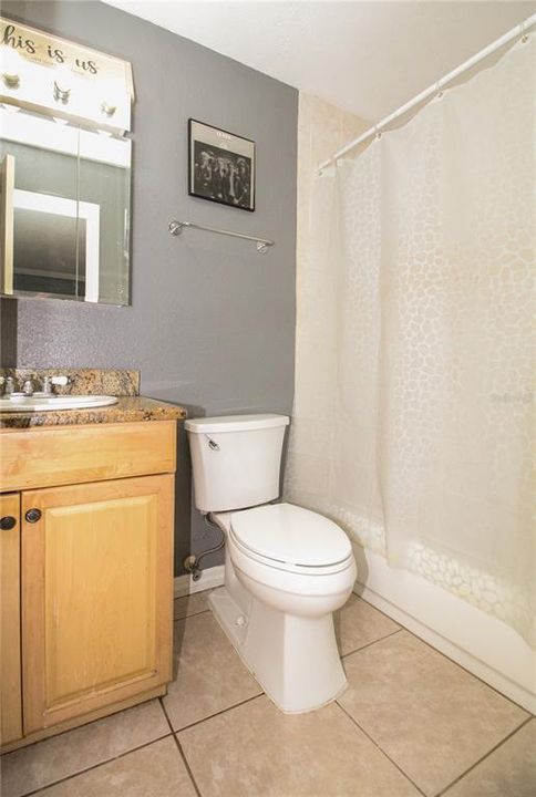 For Sale: $225,000 (2 beds, 2 baths, 912 Square Feet)