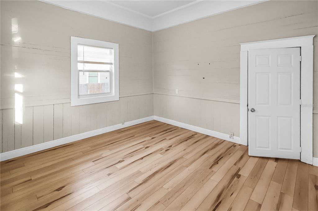 Под контрактом: $249,900 (3 спален, 1 ванн, 1036 Квадратных фут)