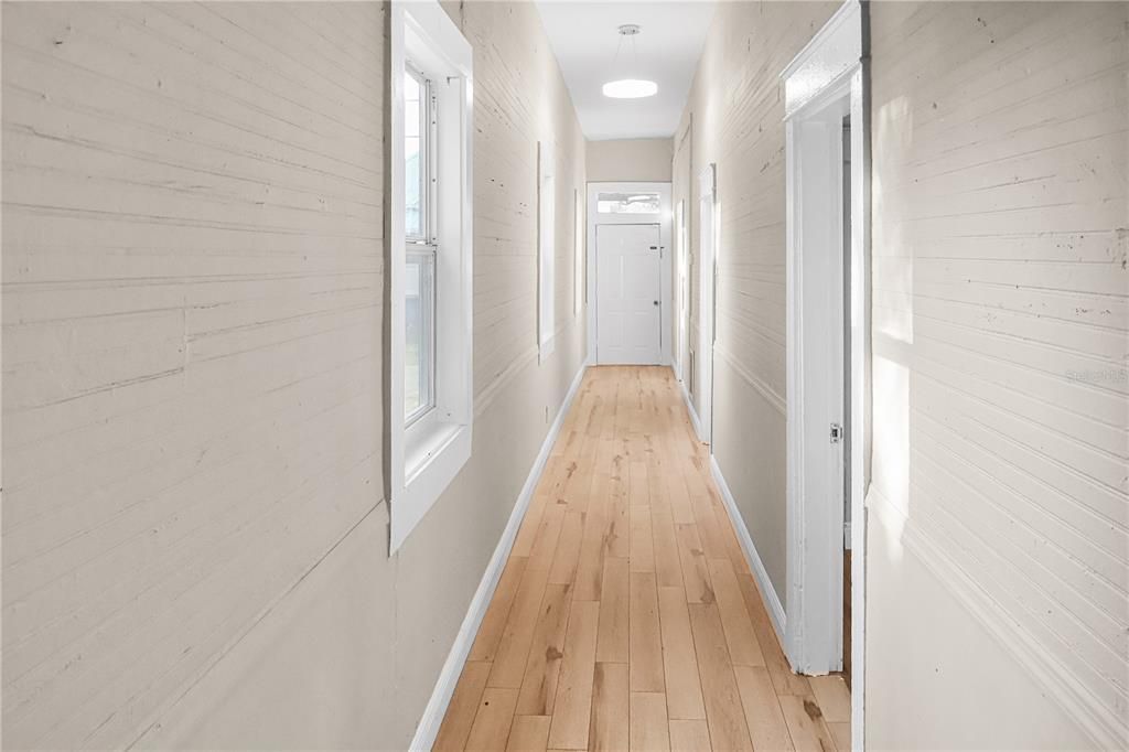 Под контрактом: $249,900 (3 спален, 1 ванн, 1036 Квадратных фут)