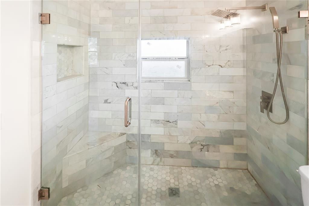 Под контрактом: $249,900 (3 спален, 1 ванн, 1036 Квадратных фут)