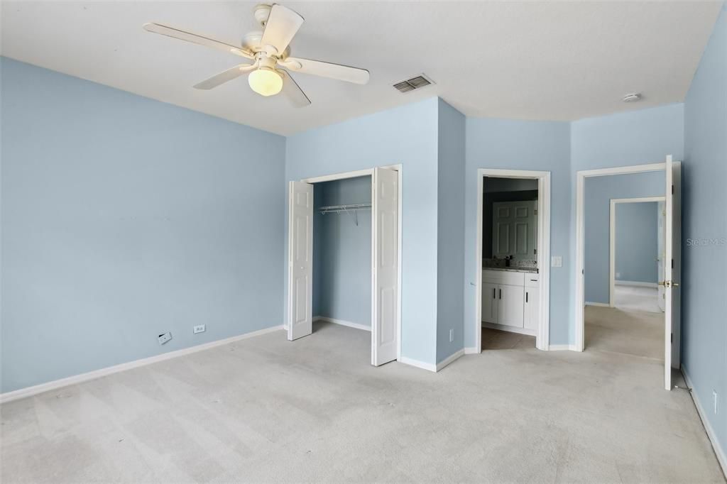 合同活跃: $675,000 (4 贝兹, 3 浴室, 3601 平方英尺)