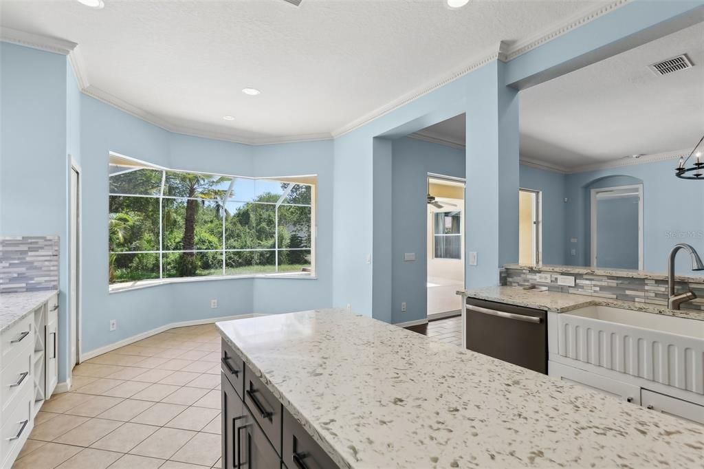 合同活跃: $675,000 (4 贝兹, 3 浴室, 3601 平方英尺)