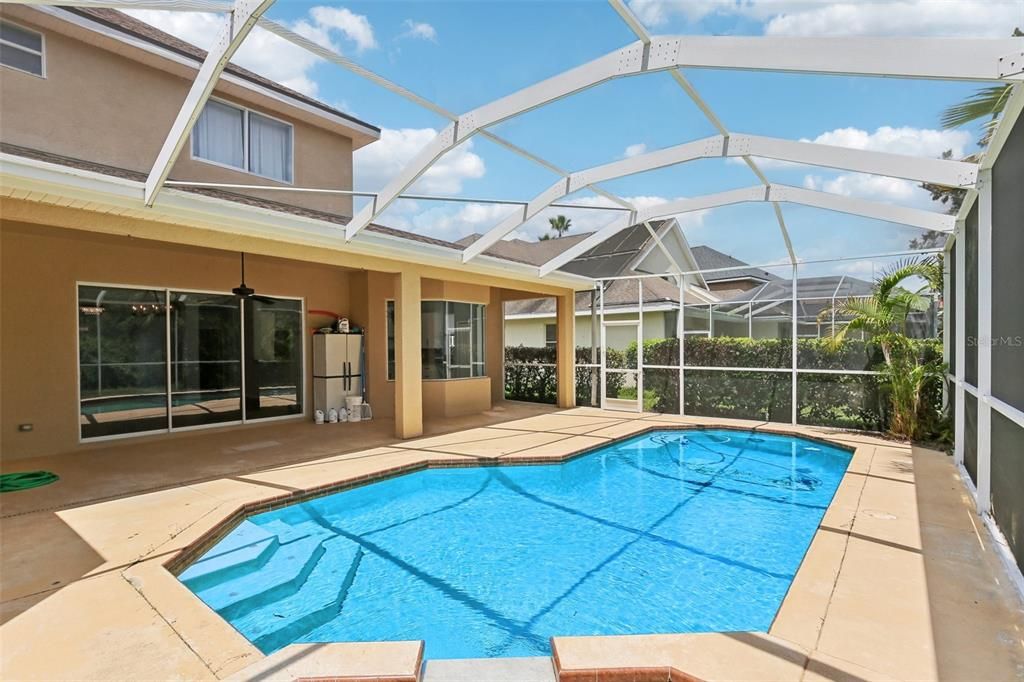 合同活跃: $675,000 (4 贝兹, 3 浴室, 3601 平方英尺)