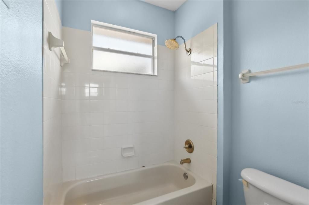 合同活跃: $675,000 (4 贝兹, 3 浴室, 3601 平方英尺)