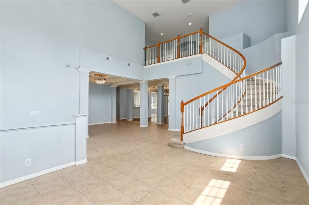 合同活跃: $675,000 (4 贝兹, 3 浴室, 3601 平方英尺)