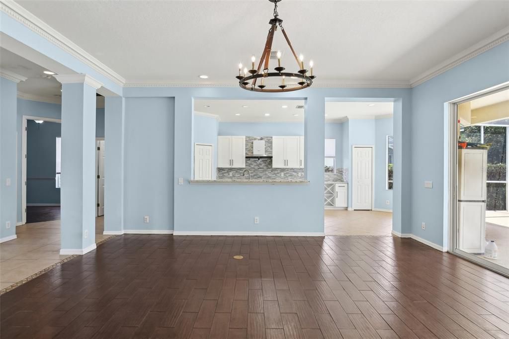 合同活跃: $675,000 (4 贝兹, 3 浴室, 3601 平方英尺)