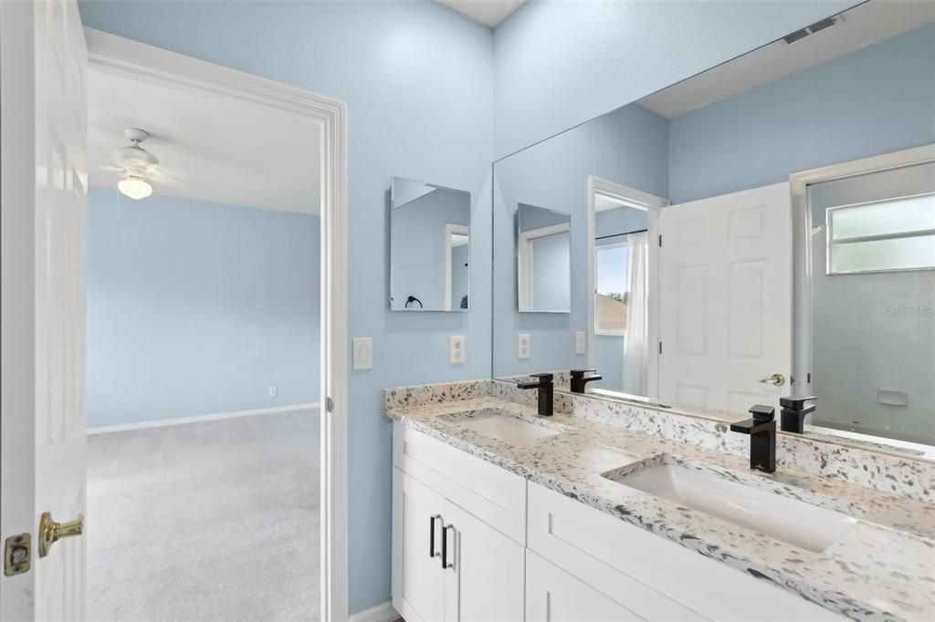 合同活跃: $675,000 (4 贝兹, 3 浴室, 3601 平方英尺)