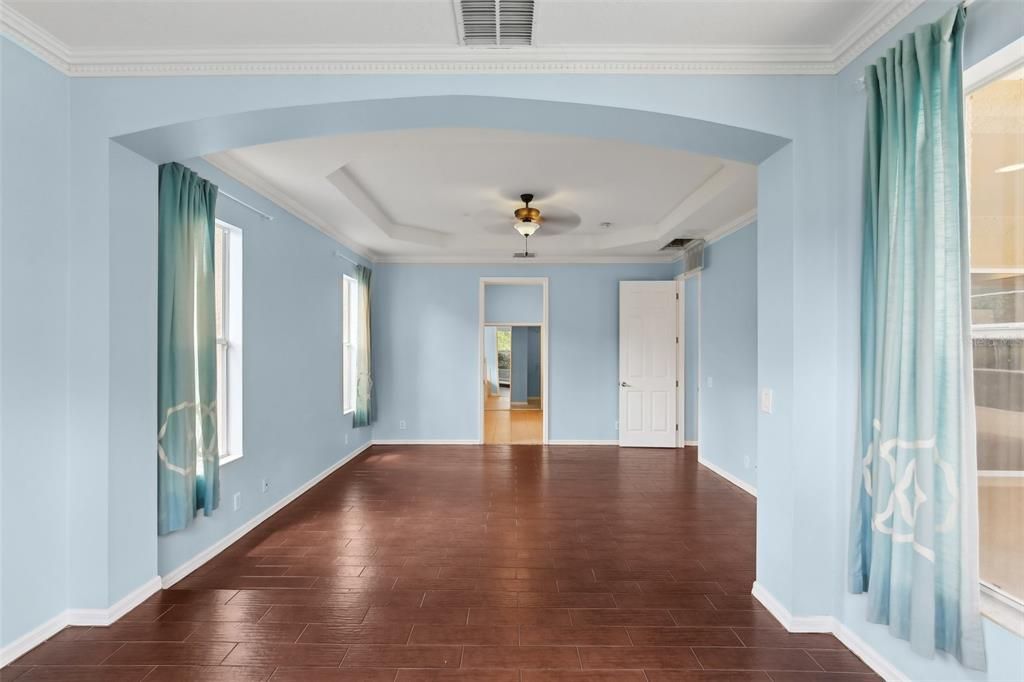 合同活跃: $675,000 (4 贝兹, 3 浴室, 3601 平方英尺)