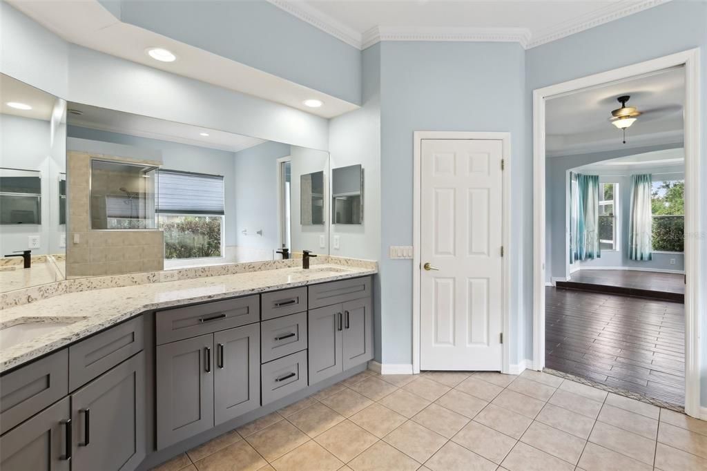 合同活跃: $675,000 (4 贝兹, 3 浴室, 3601 平方英尺)