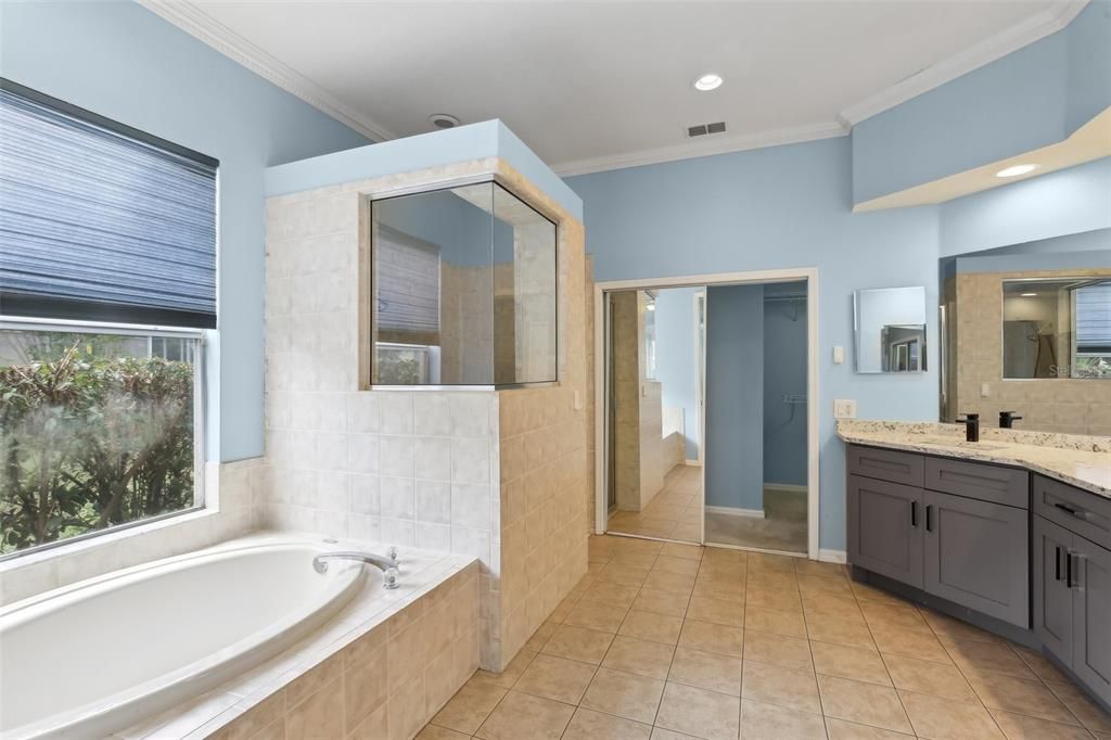 合同活跃: $675,000 (4 贝兹, 3 浴室, 3601 平方英尺)