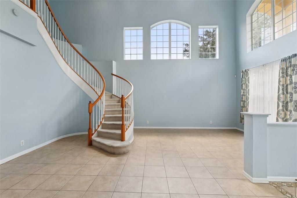 合同活跃: $675,000 (4 贝兹, 3 浴室, 3601 平方英尺)