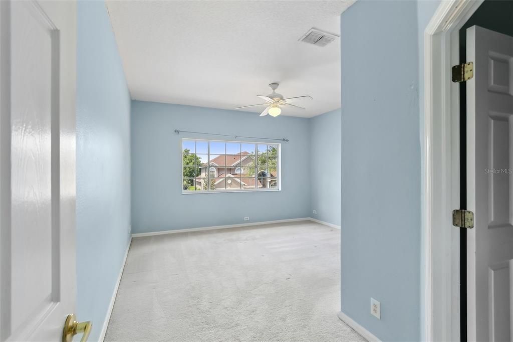 合同活跃: $675,000 (4 贝兹, 3 浴室, 3601 平方英尺)