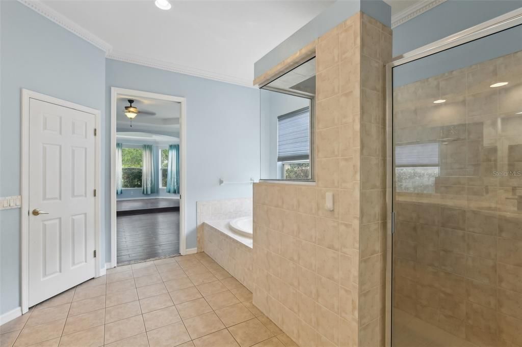 合同活跃: $675,000 (4 贝兹, 3 浴室, 3601 平方英尺)