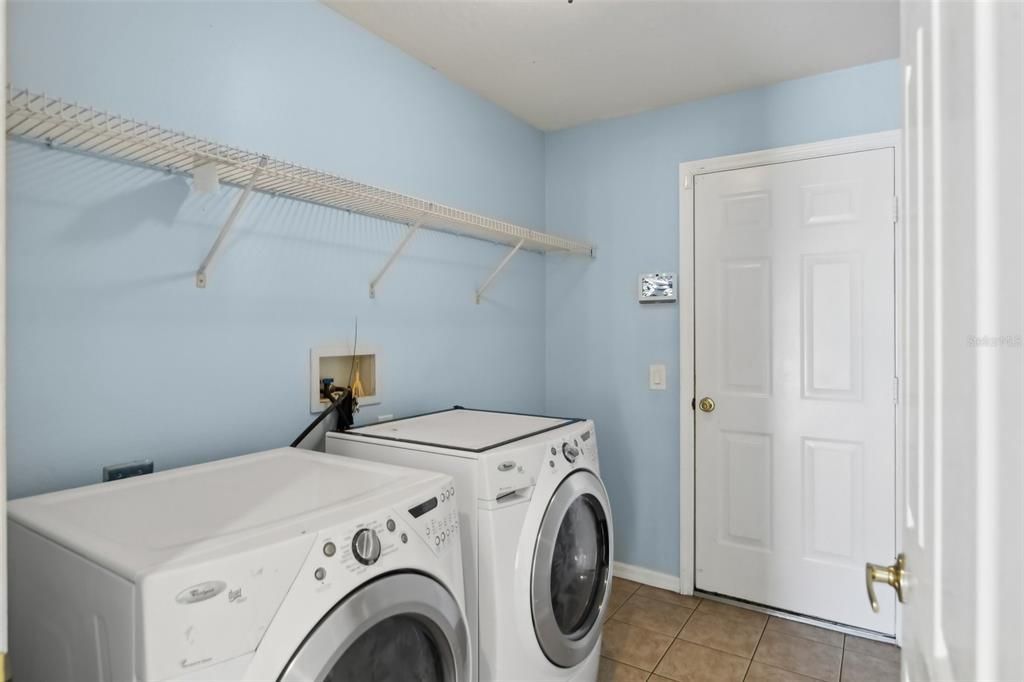 合同活跃: $675,000 (4 贝兹, 3 浴室, 3601 平方英尺)