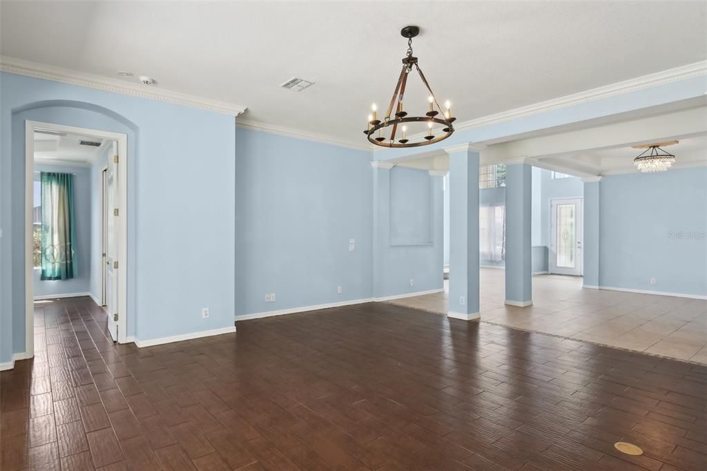 合同活跃: $675,000 (4 贝兹, 3 浴室, 3601 平方英尺)