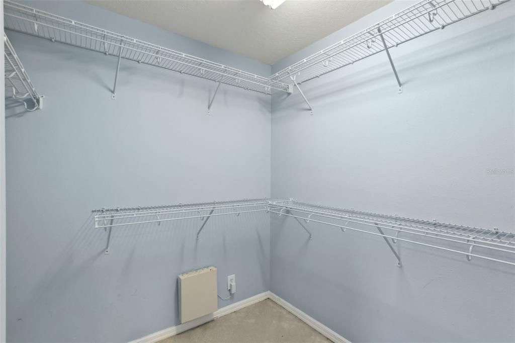 合同活跃: $675,000 (4 贝兹, 3 浴室, 3601 平方英尺)