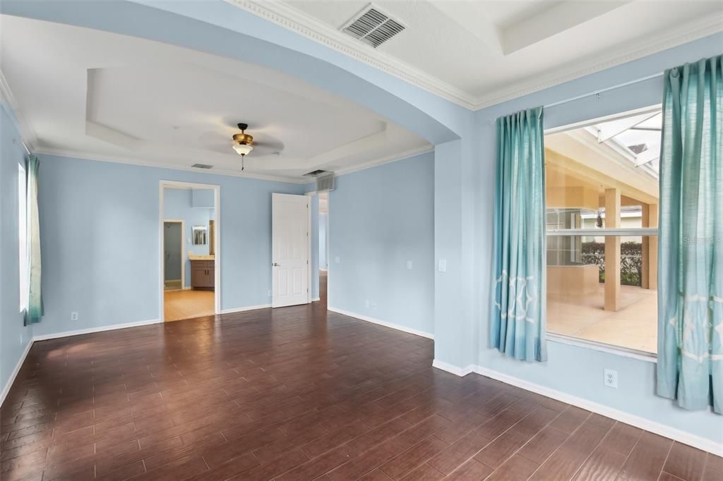 合同活跃: $675,000 (4 贝兹, 3 浴室, 3601 平方英尺)