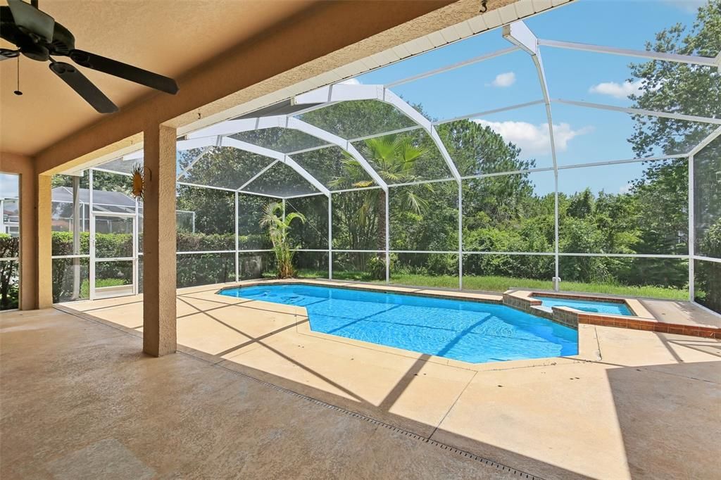 合同活跃: $675,000 (4 贝兹, 3 浴室, 3601 平方英尺)