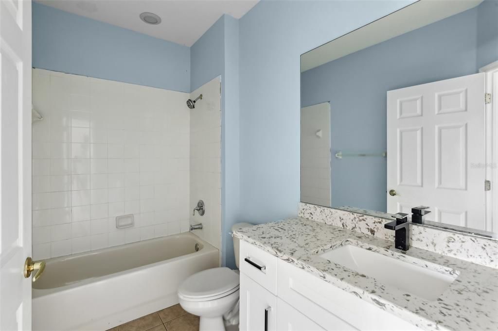 合同活跃: $675,000 (4 贝兹, 3 浴室, 3601 平方英尺)