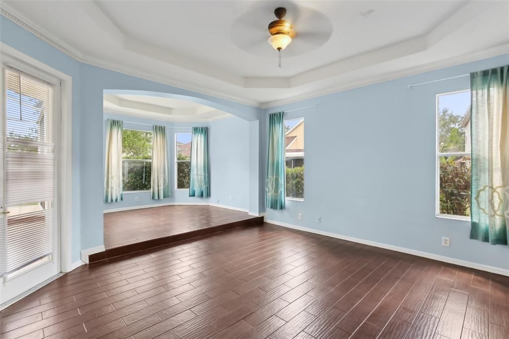 合同活跃: $675,000 (4 贝兹, 3 浴室, 3601 平方英尺)