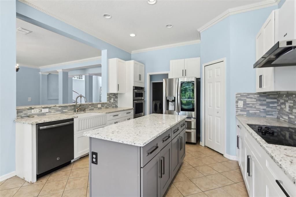 合同活跃: $675,000 (4 贝兹, 3 浴室, 3601 平方英尺)