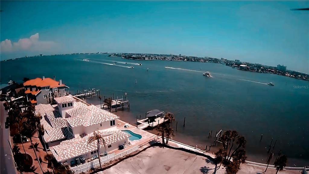 En Venta: $1,299,999 (0.24 acres)