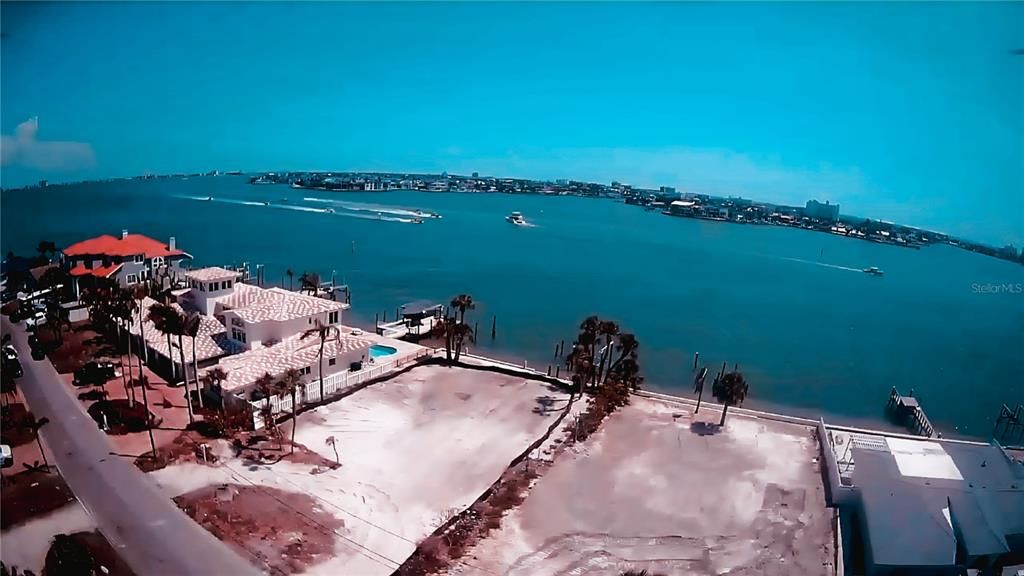 En Venta: $1,299,999 (0.24 acres)