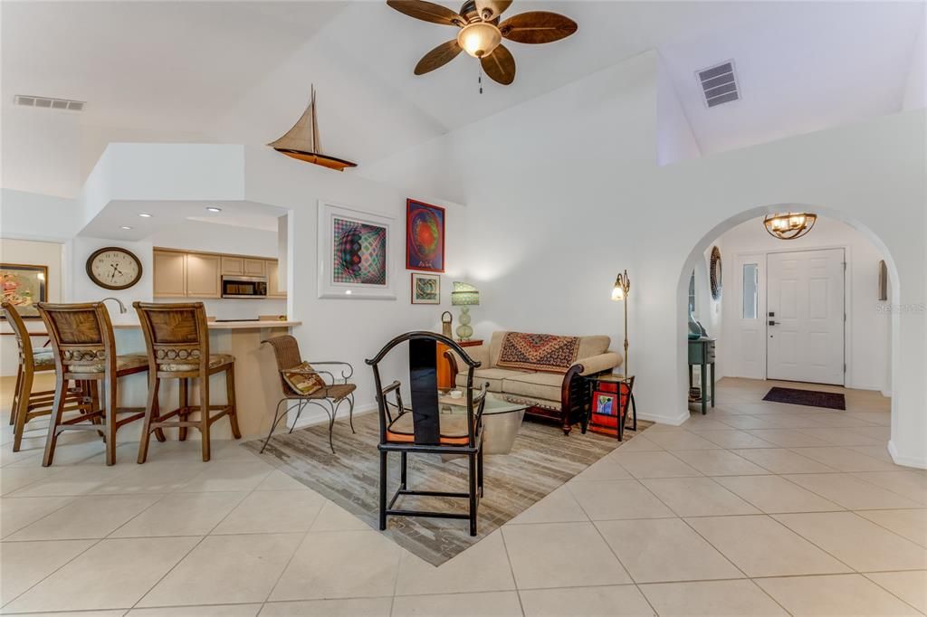 合同活跃: $649,000 (3 贝兹, 2 浴室, 2769 平方英尺)