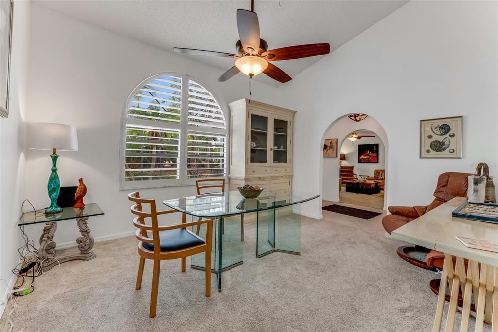 合同活跃: $649,000 (3 贝兹, 2 浴室, 2769 平方英尺)