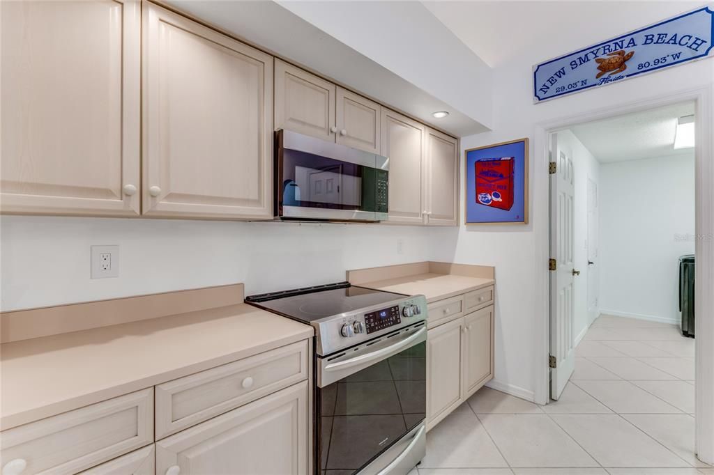 合同活跃: $649,000 (3 贝兹, 2 浴室, 2769 平方英尺)