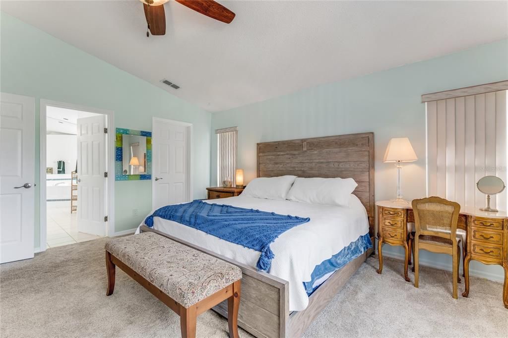 合同活跃: $649,000 (3 贝兹, 2 浴室, 2769 平方英尺)