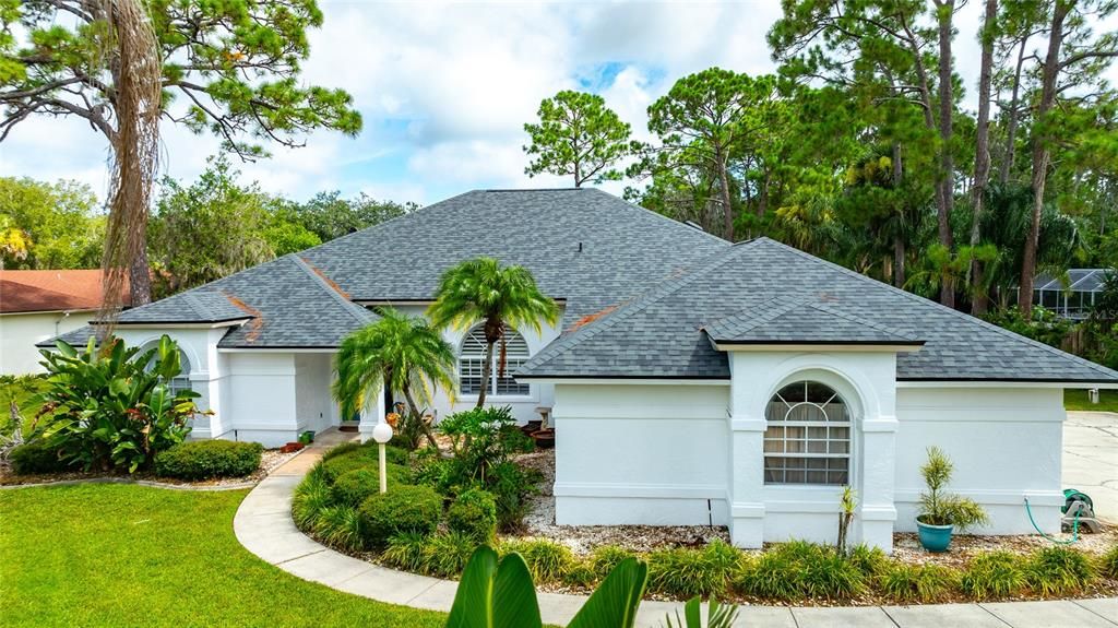 合同活跃: $649,000 (3 贝兹, 2 浴室, 2769 平方英尺)