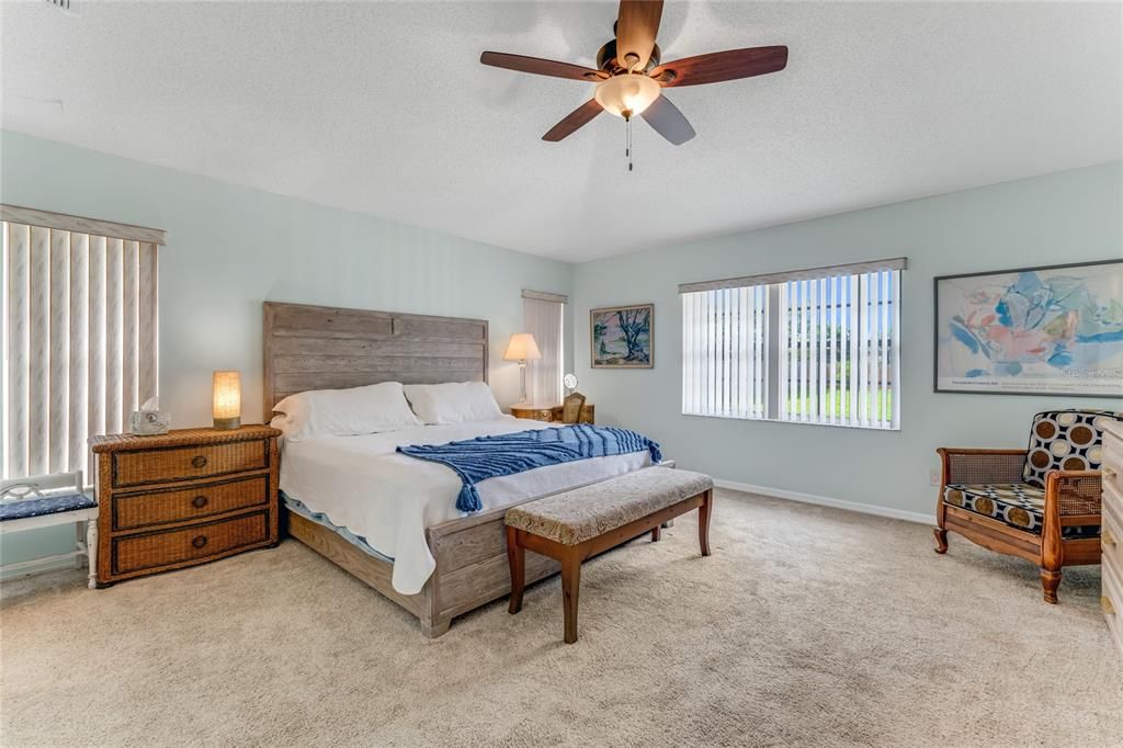 合同活跃: $649,000 (3 贝兹, 2 浴室, 2769 平方英尺)