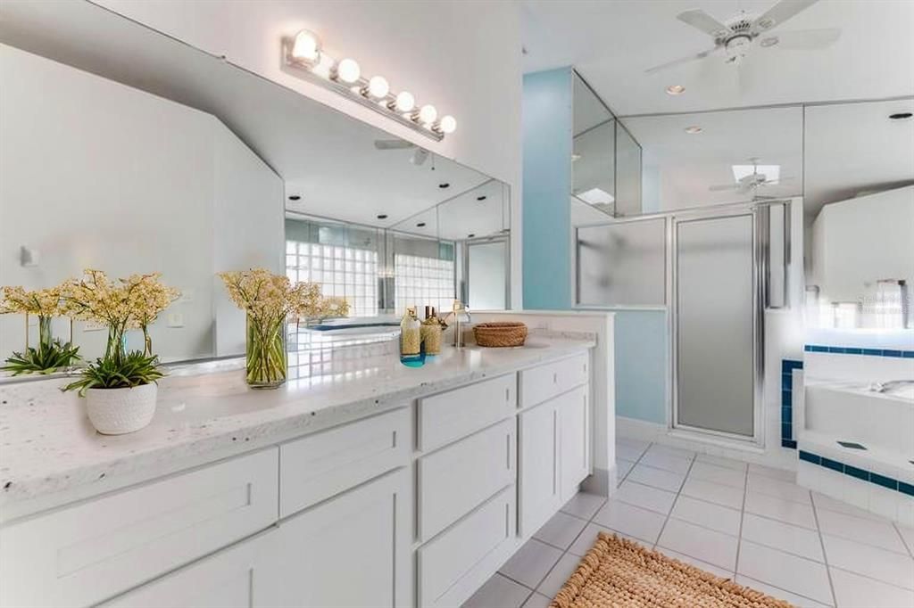 合同活跃: $649,000 (3 贝兹, 2 浴室, 2769 平方英尺)