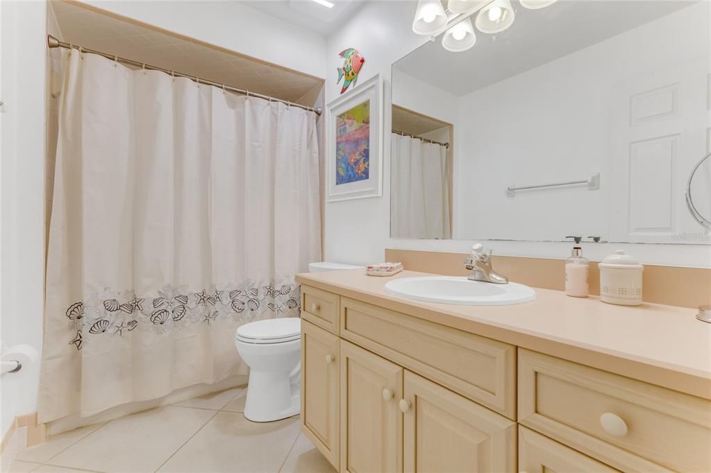 合同活跃: $649,000 (3 贝兹, 2 浴室, 2769 平方英尺)