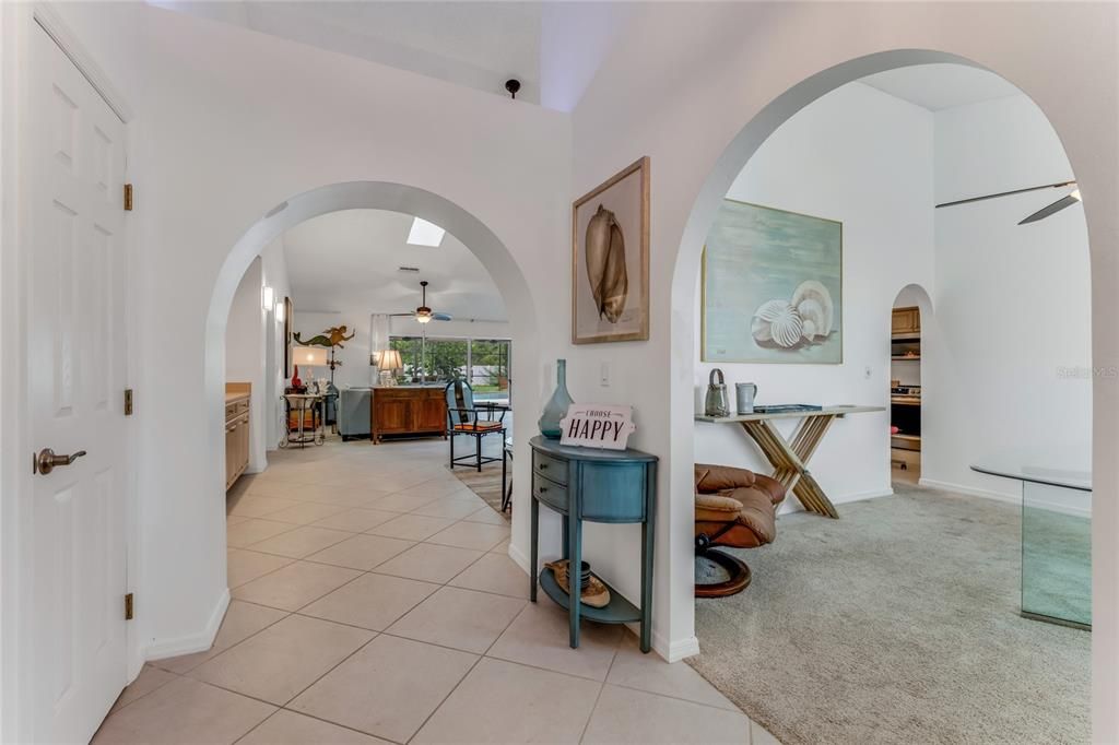 合同活跃: $649,000 (3 贝兹, 2 浴室, 2769 平方英尺)