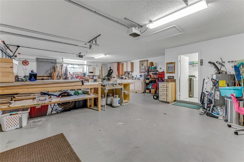 合同活跃: $649,000 (3 贝兹, 2 浴室, 2769 平方英尺)