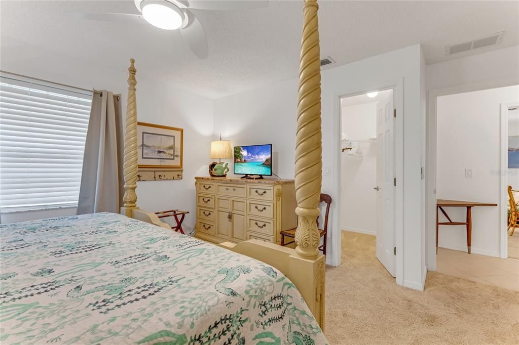 合同活跃: $649,000 (3 贝兹, 2 浴室, 2769 平方英尺)