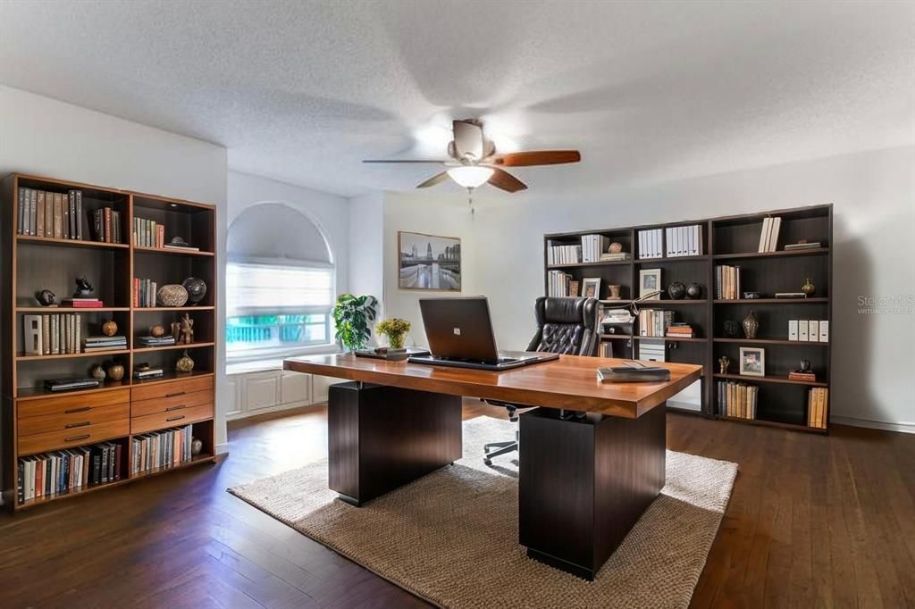 合同活跃: $649,000 (3 贝兹, 2 浴室, 2769 平方英尺)