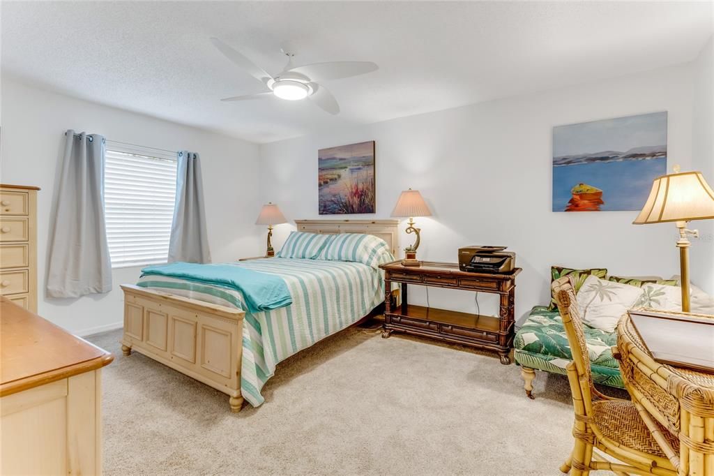 合同活跃: $649,000 (3 贝兹, 2 浴室, 2769 平方英尺)