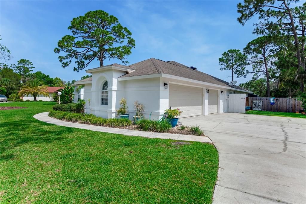 合同活跃: $649,000 (3 贝兹, 2 浴室, 2769 平方英尺)