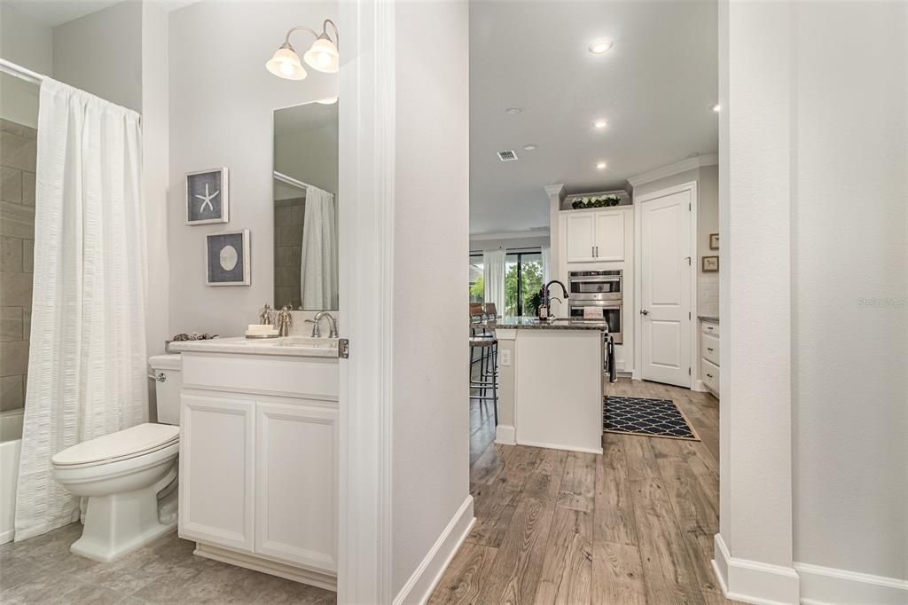 Под контрактом: $430,000 (3 спален, 2 ванн, 1847 Квадратных фут)