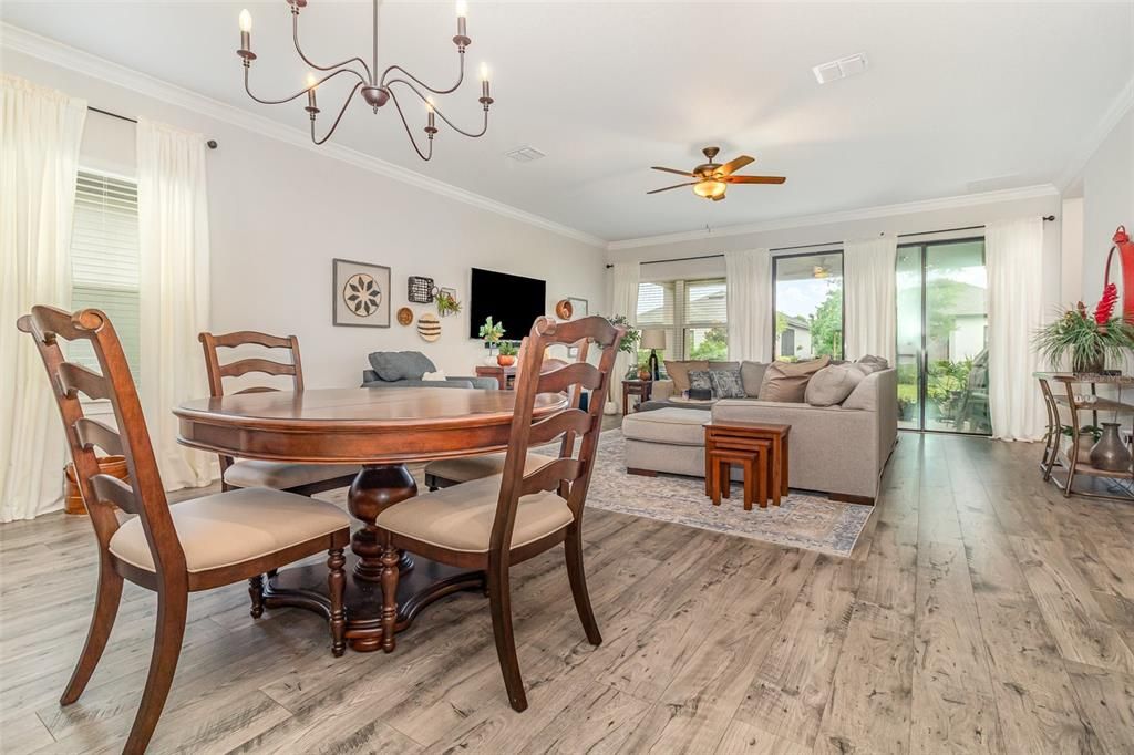 Под контрактом: $430,000 (3 спален, 2 ванн, 1847 Квадратных фут)