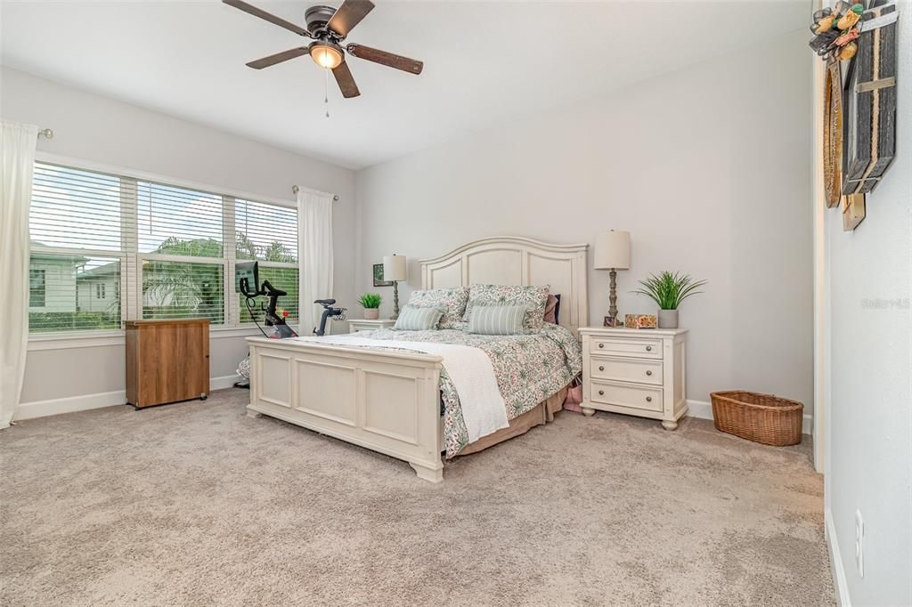 Под контрактом: $430,000 (3 спален, 2 ванн, 1847 Квадратных фут)