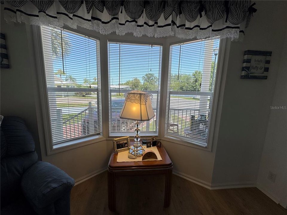 待售: $179,000 (2 贝兹, 1 浴室, 802 平方英尺)