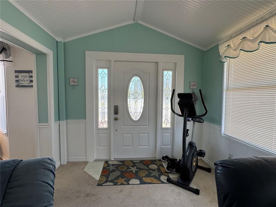 待售: $179,000 (2 贝兹, 1 浴室, 802 平方英尺)